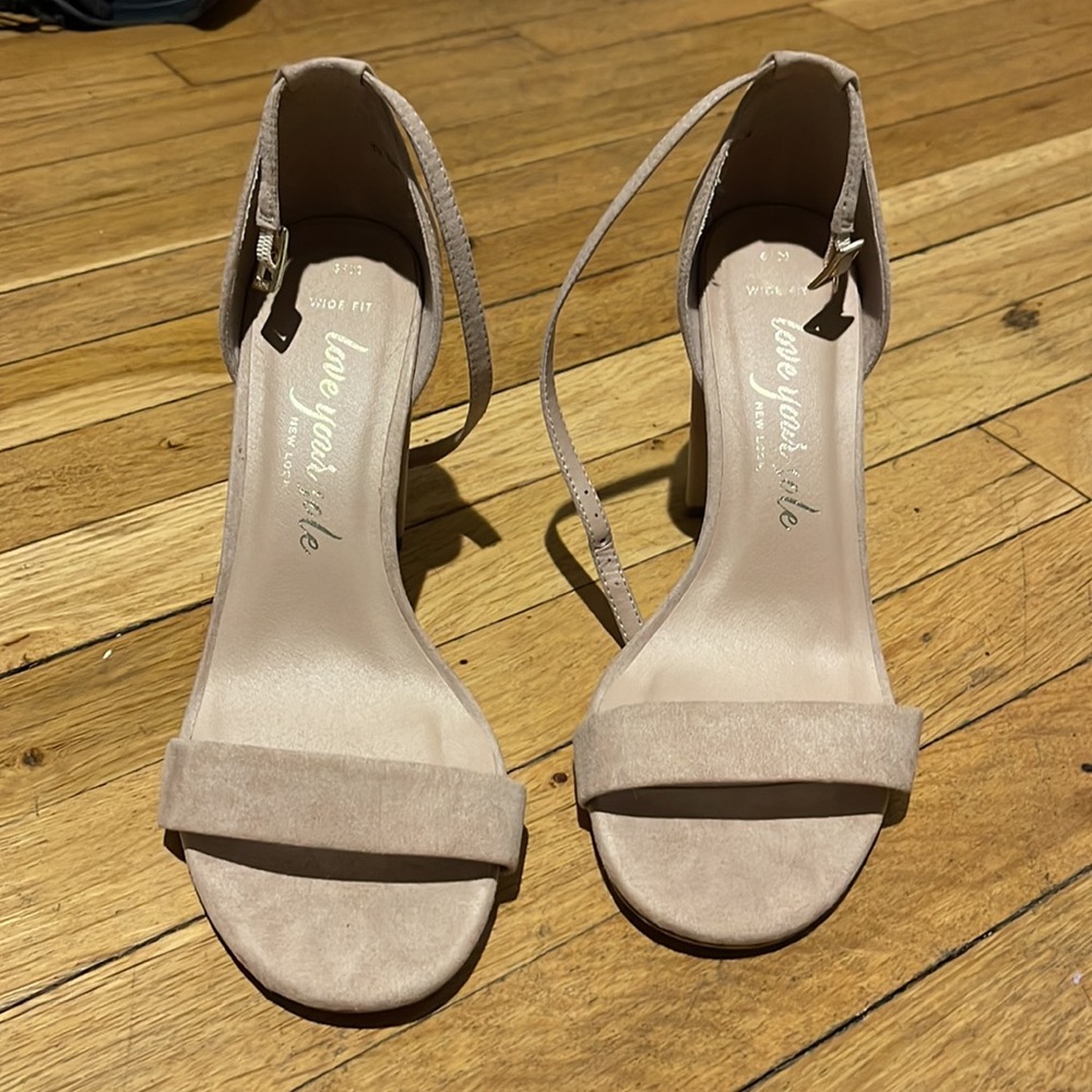 Tan heels - Picture 2 of 10